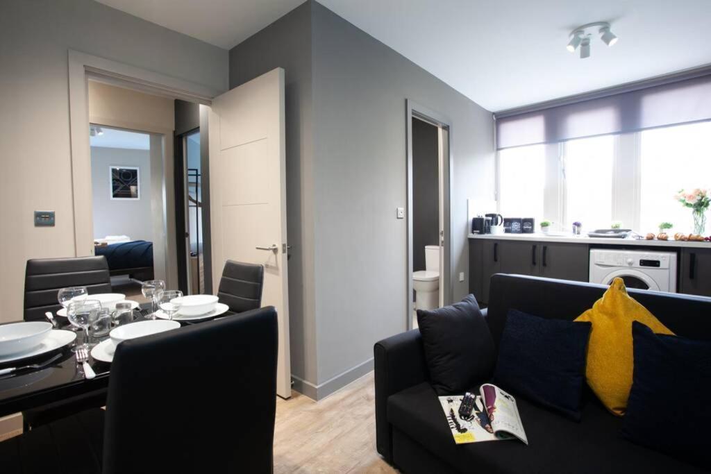 Stylish Central Location 2Bd Apartment Wigan Exterior photo